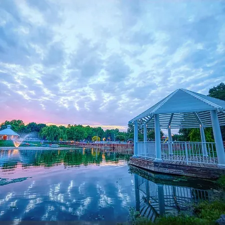 Bethpage Hewick One-Bedroom Cottage 25